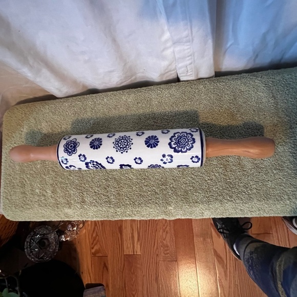 Pennsylvania Dutch Floral White and Cobalt Blue Vintage Rolling Pin - Picture 4 of 5